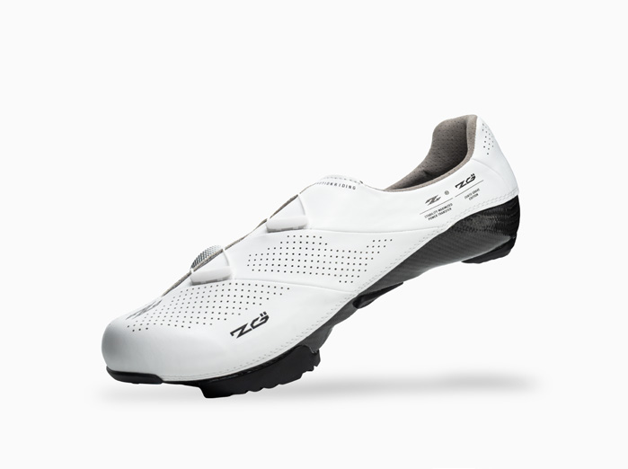 Zuatu ZG Gravel white cycling shoe front three-quarter view